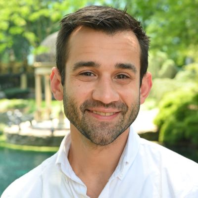 Thumbnail of Aaron Roman on campus