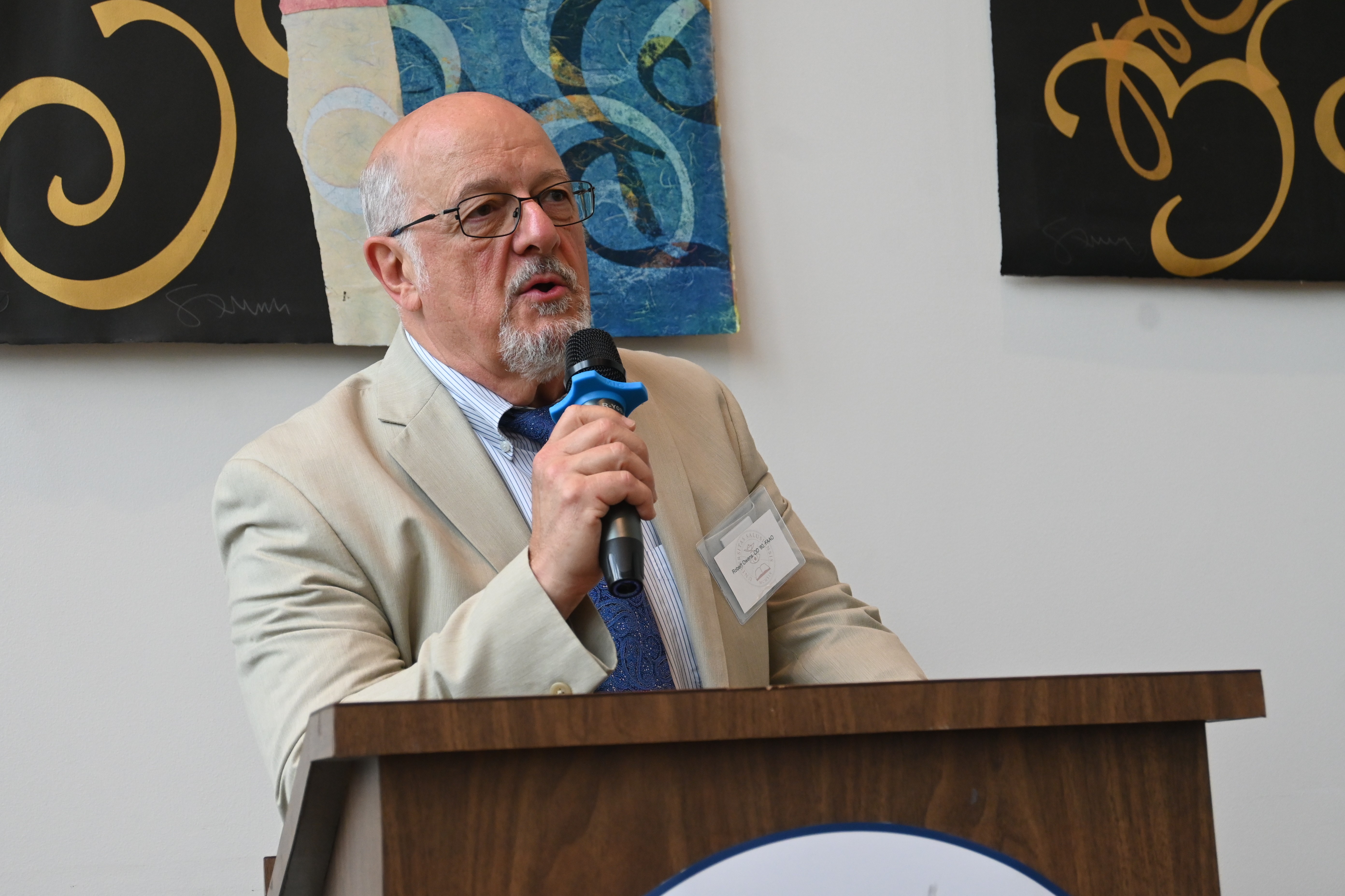 Fitch Award winner Bob Owens at the podium