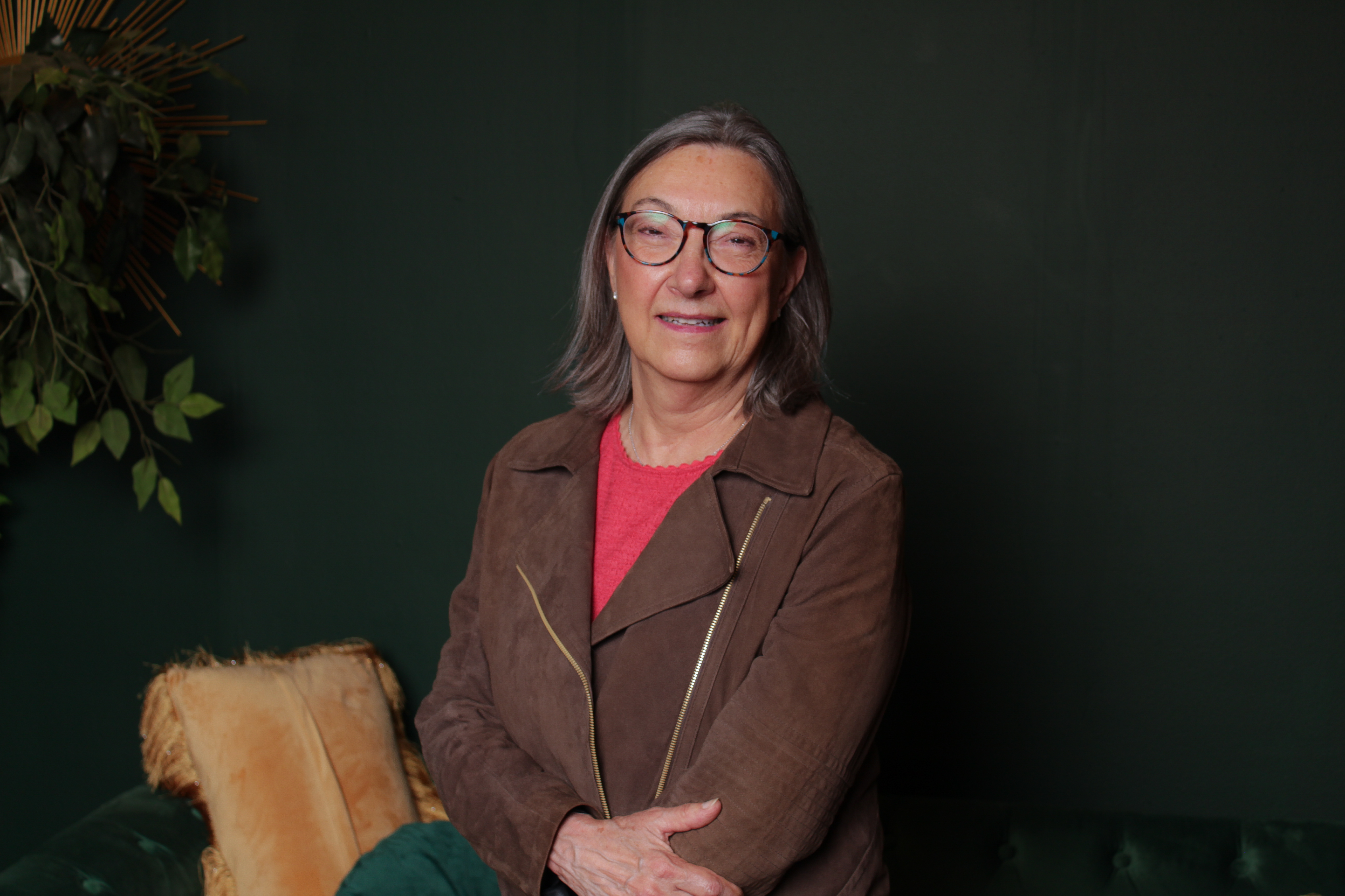 Jonette Owen headshot picture in studio