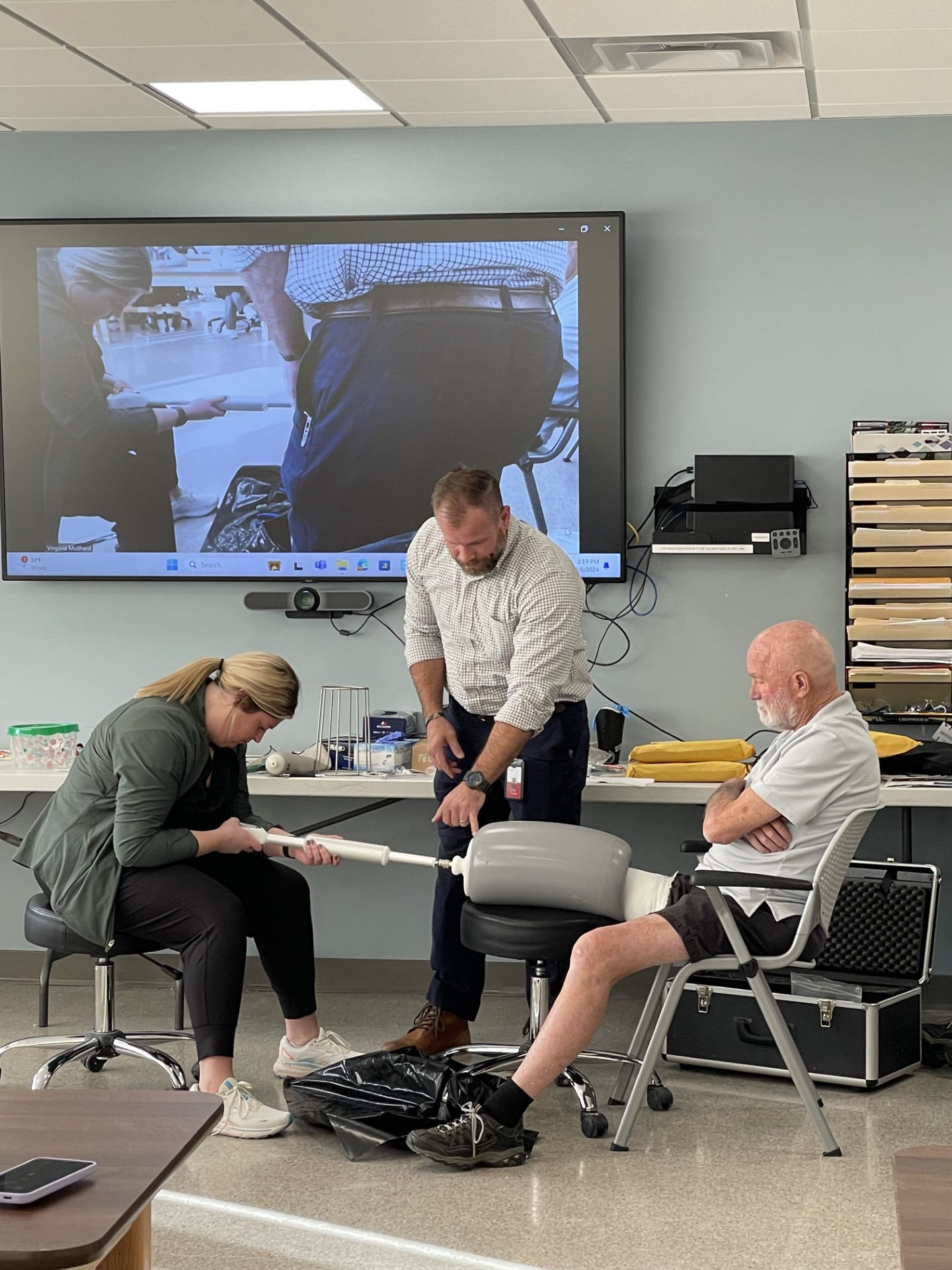 O&P patient being fitted for a new leg