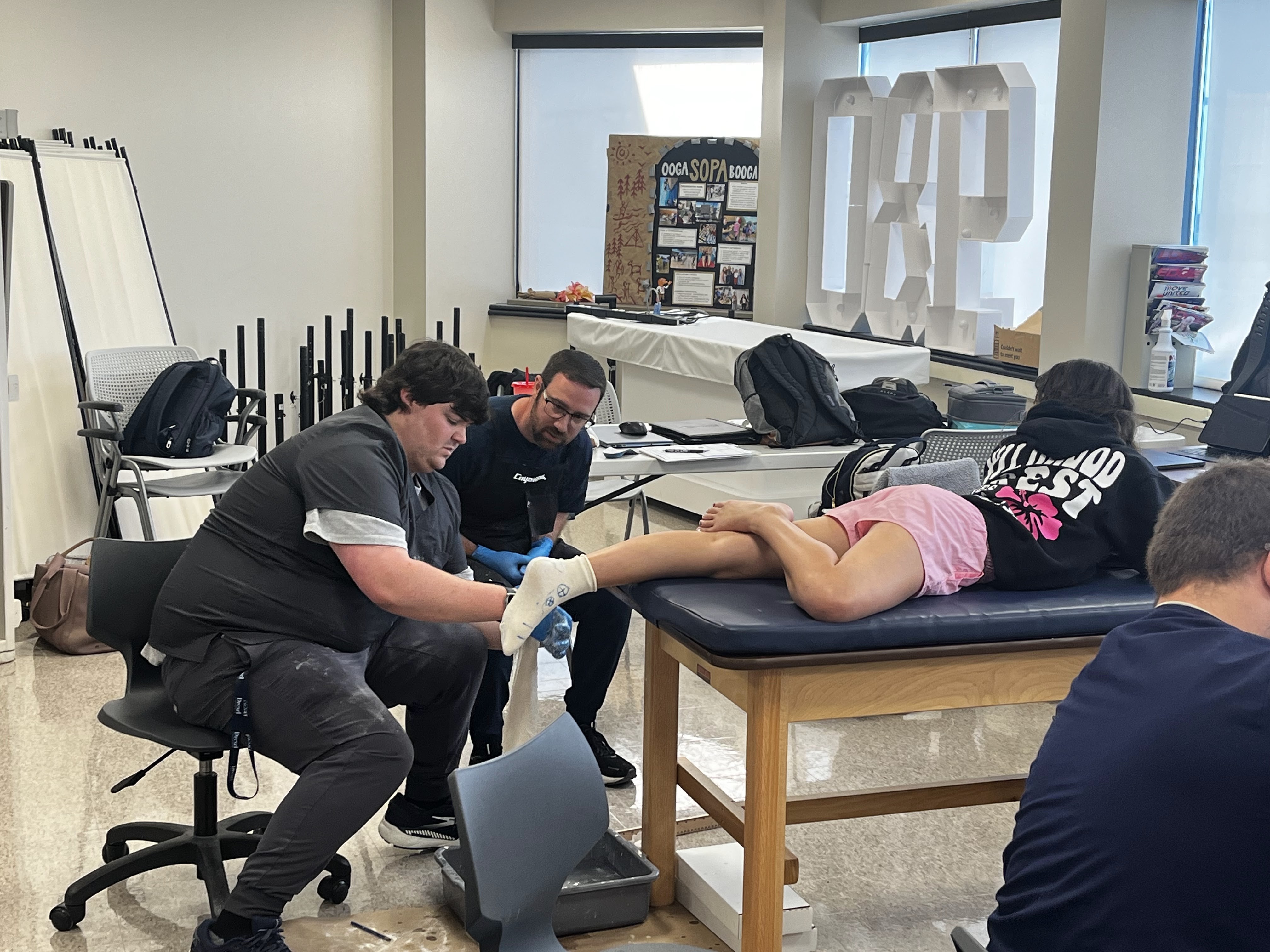 O&P students fit patient model pic2