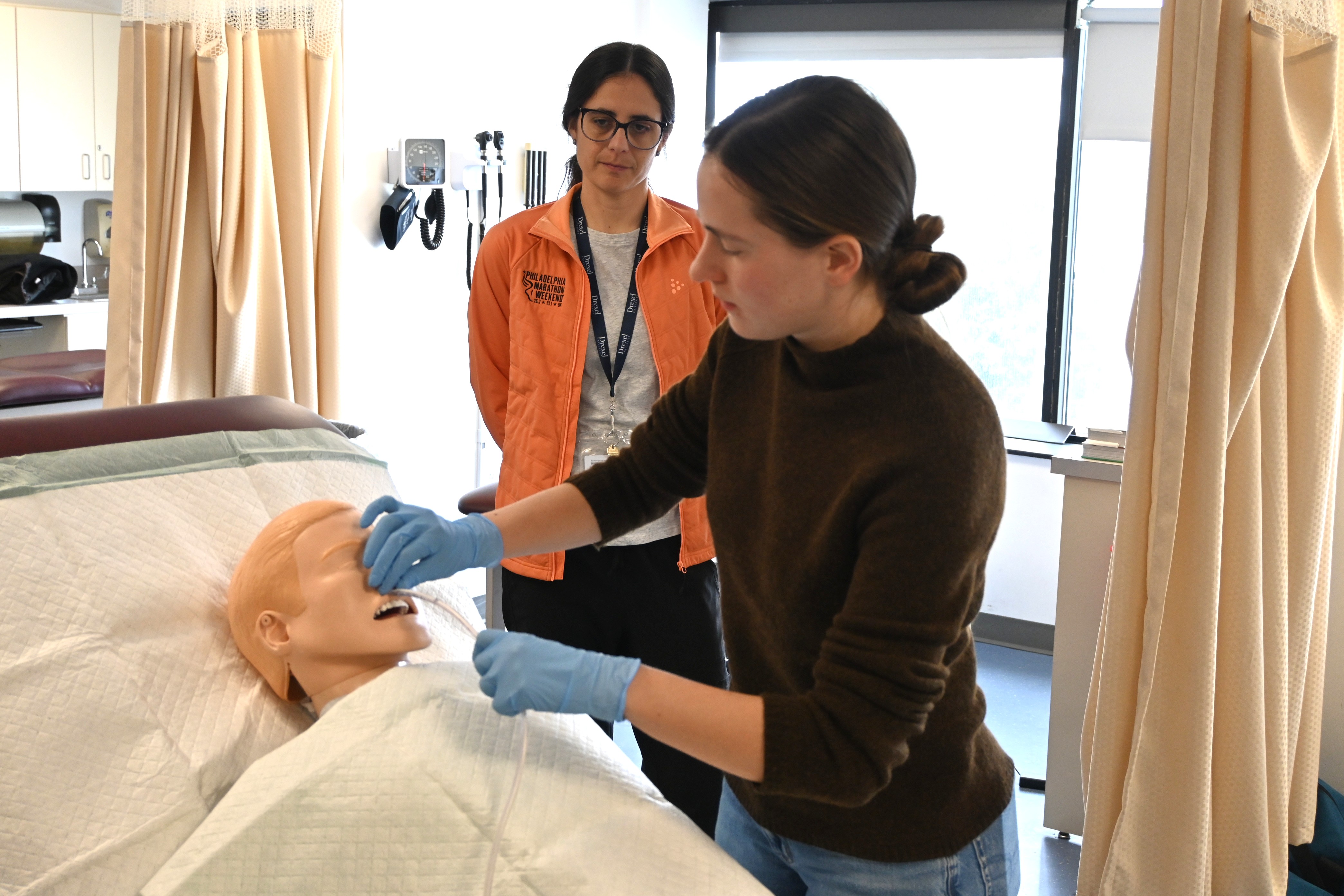 PA students practice aspiration in the lab pic1