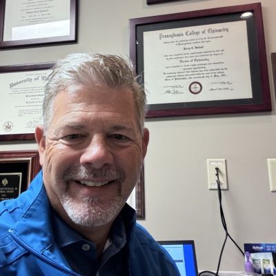 Dr. Perry Umlauf with his PCO diploma thumbpic
