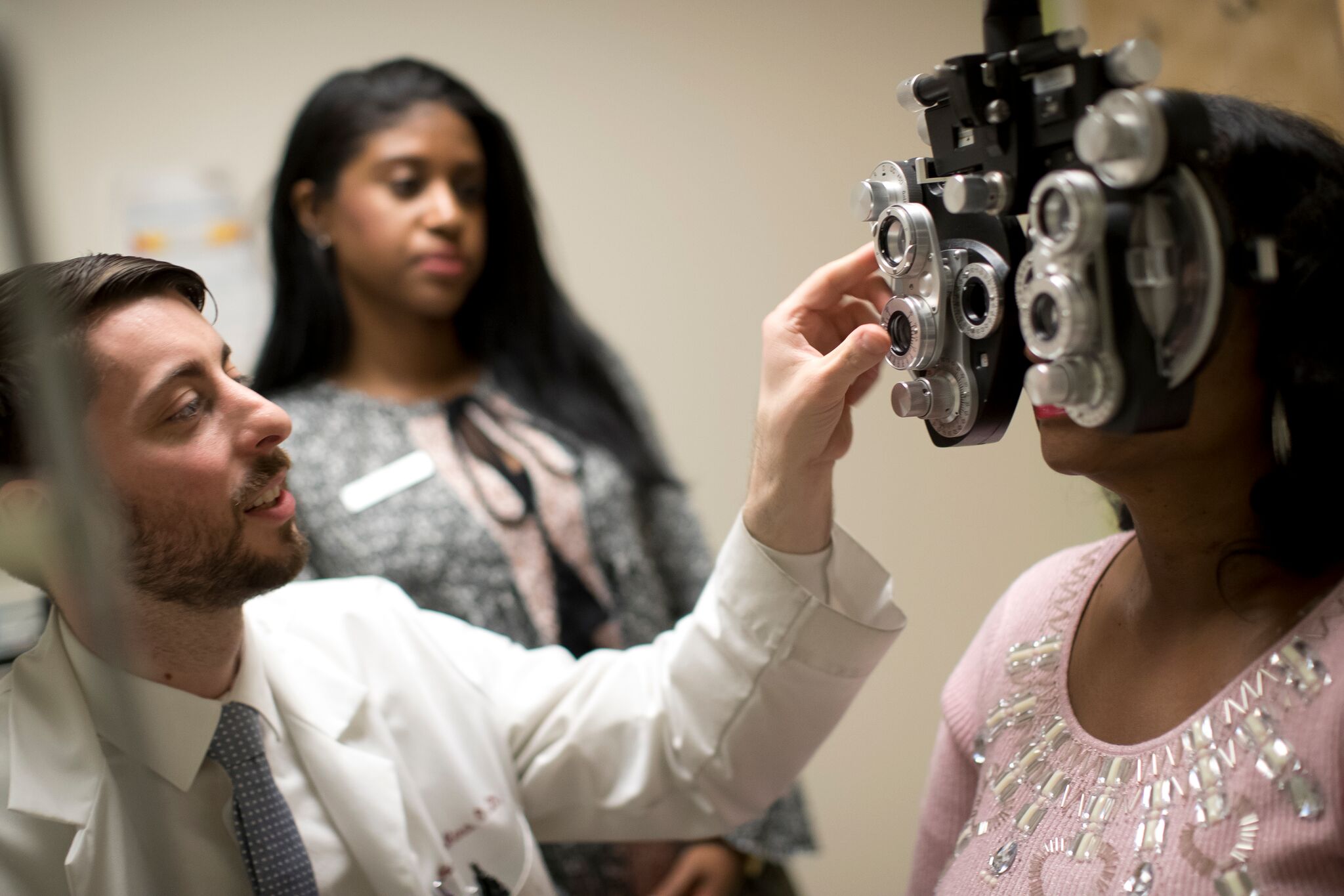 OD examines patient in lab pic3