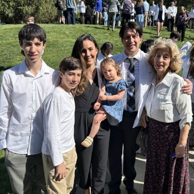 Ricardo Patricia and family at white coat thumbpic