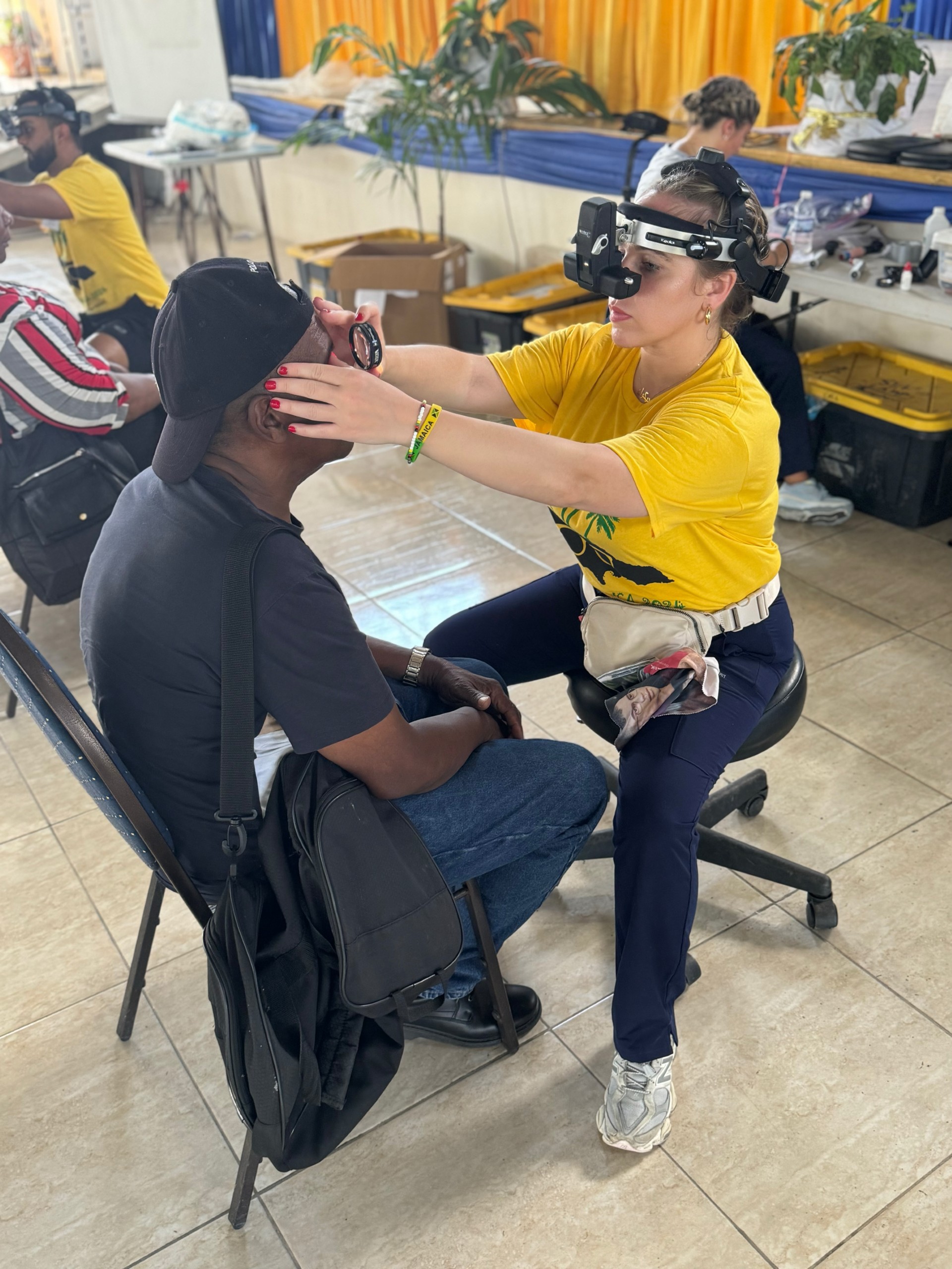 Student examines patient in Jamaica pic