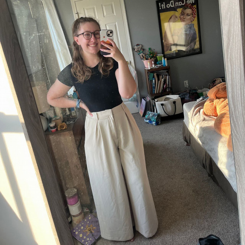 Hannah taking a selfie in the mirror