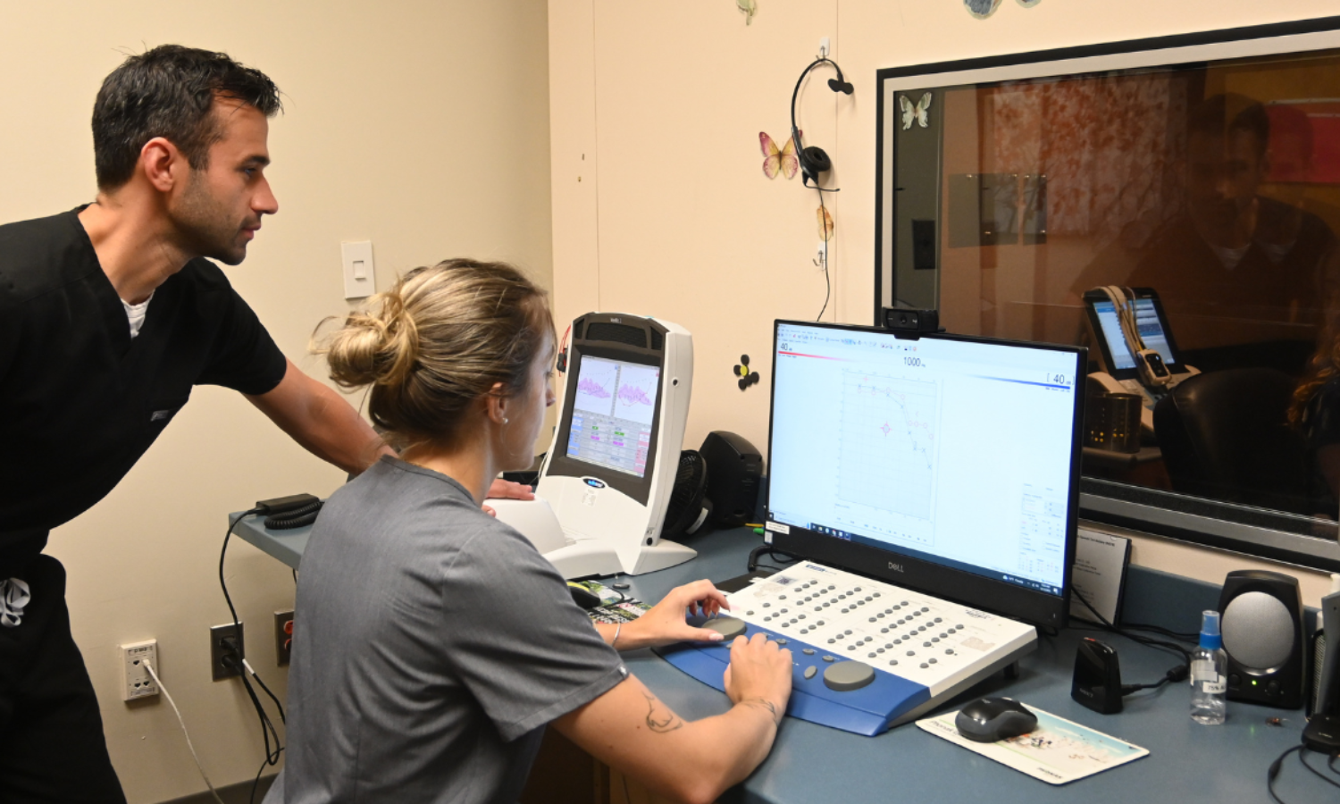 faculty teaching in clinic