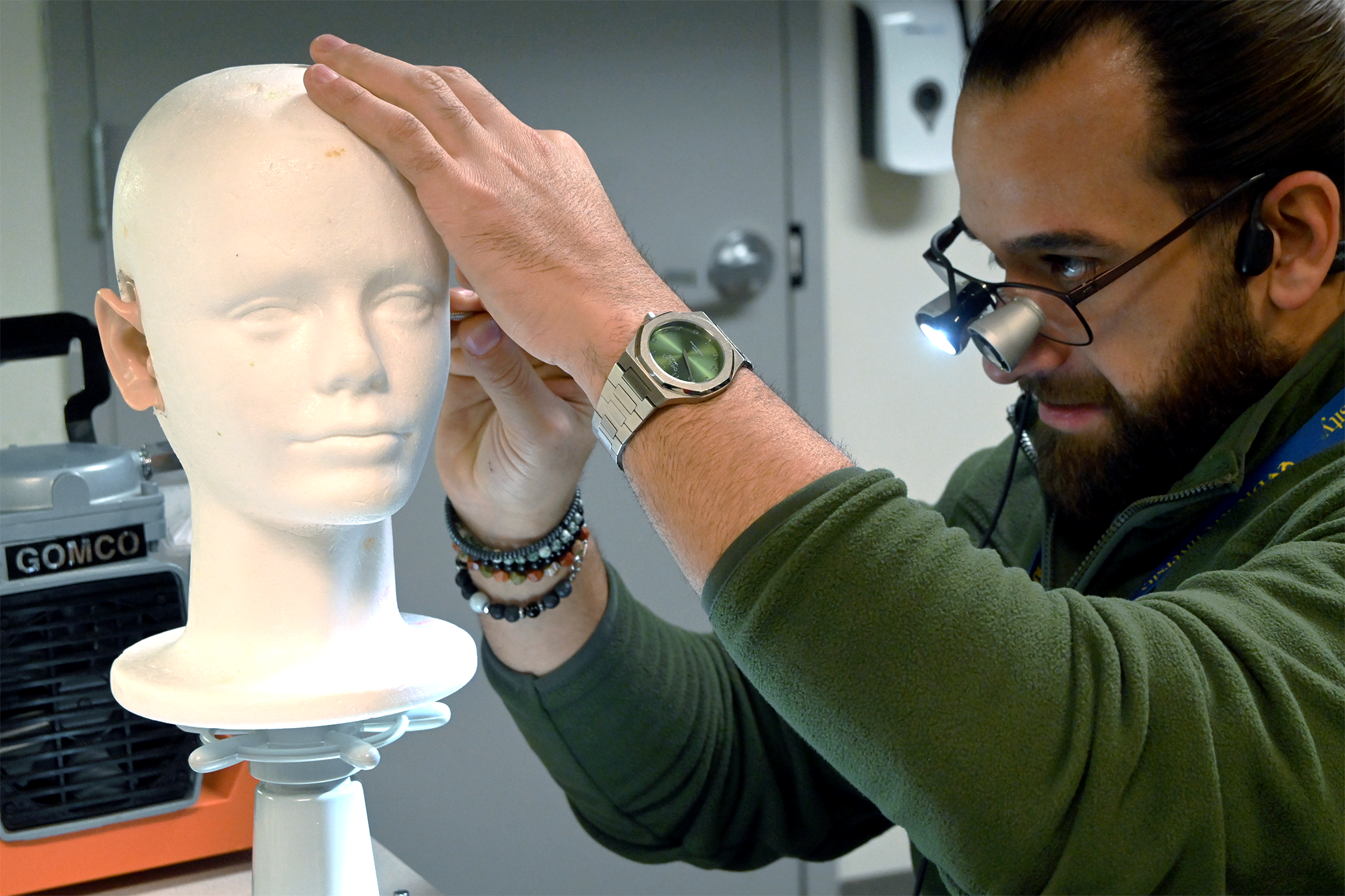 AUD bridge students in the lab pic2