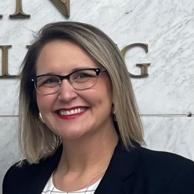 Headshot of Lea Rowe pic2