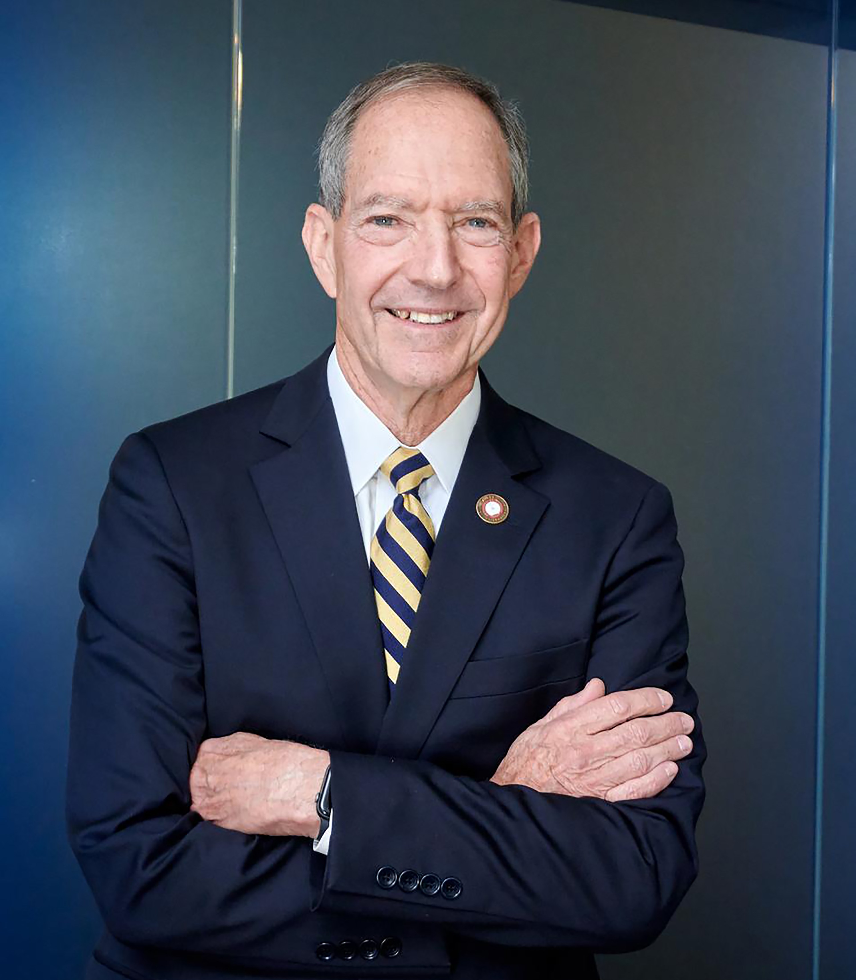 Dr. Mittelman headshot, arms crossed