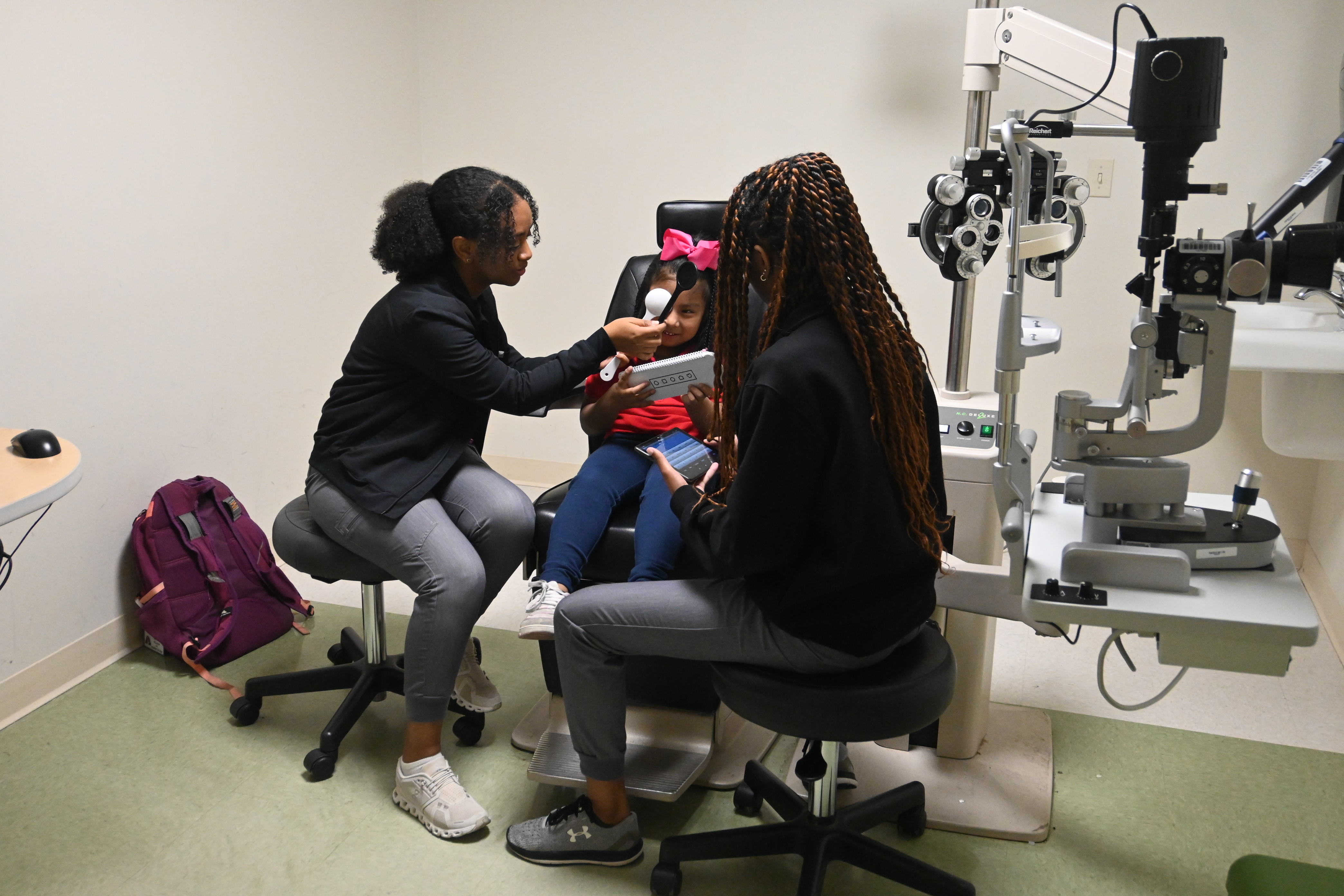 Girl being examined in Weisbond room pic3