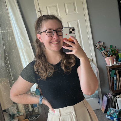 Hannah taking a selfie in the mirror