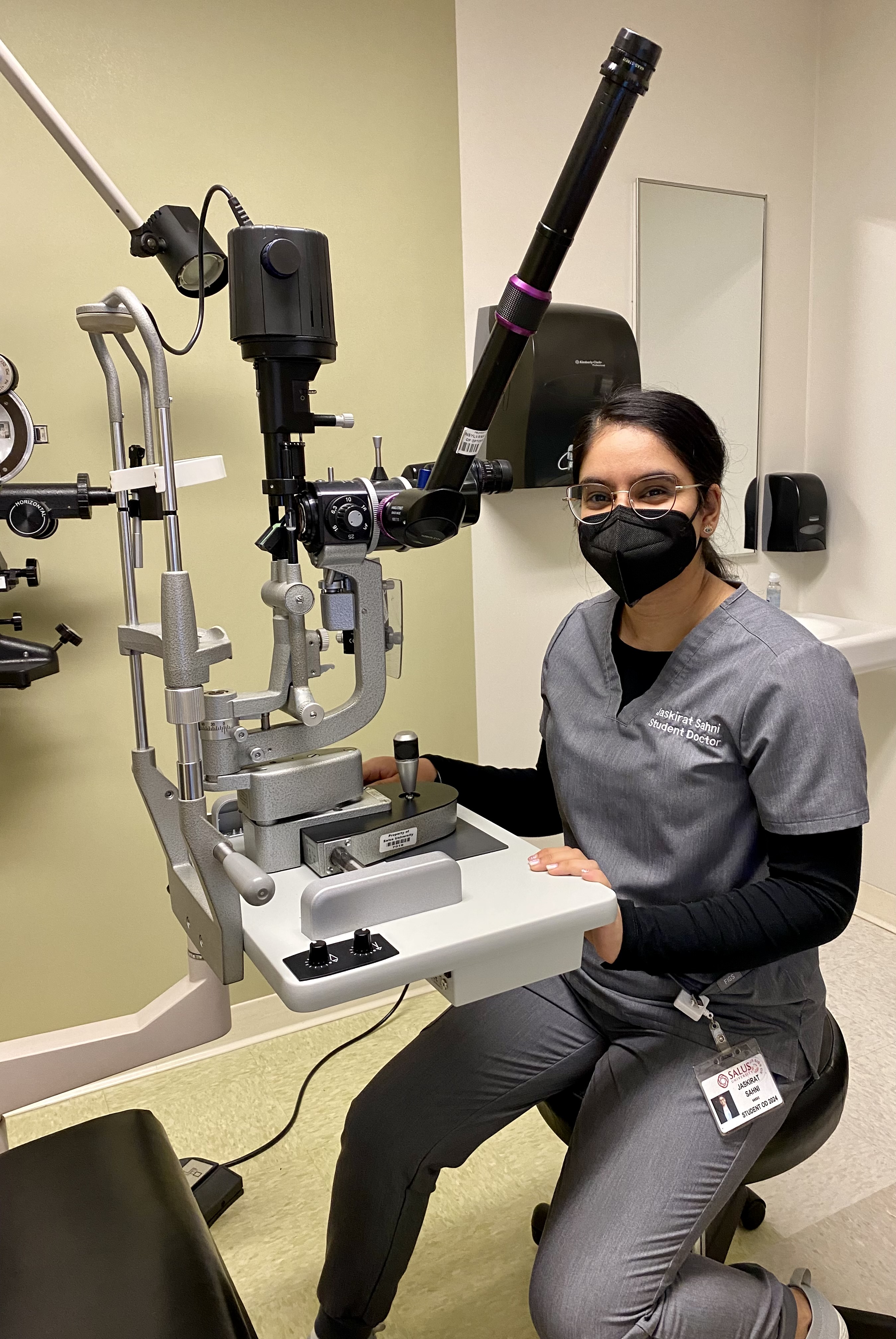 Jaskirat Sahni working in an optometric exam room