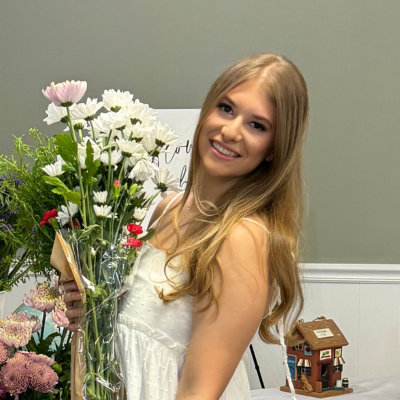 Jordyn holding a bouquet