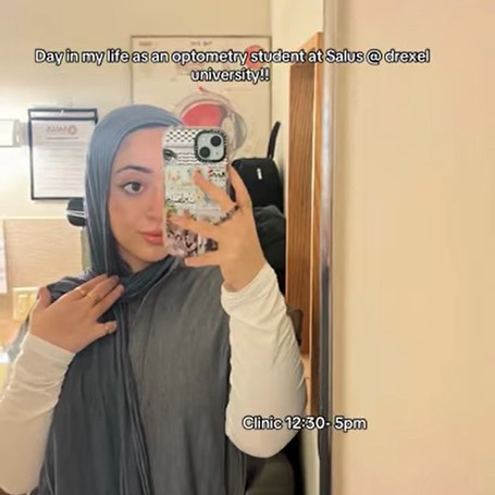 Ayaa taking a mirror selfie